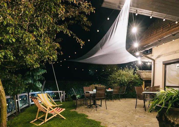 Absynt לינה וארוחת בוקר נובי טארג