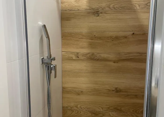 לינה וארוחת בוקר Absynt 3*