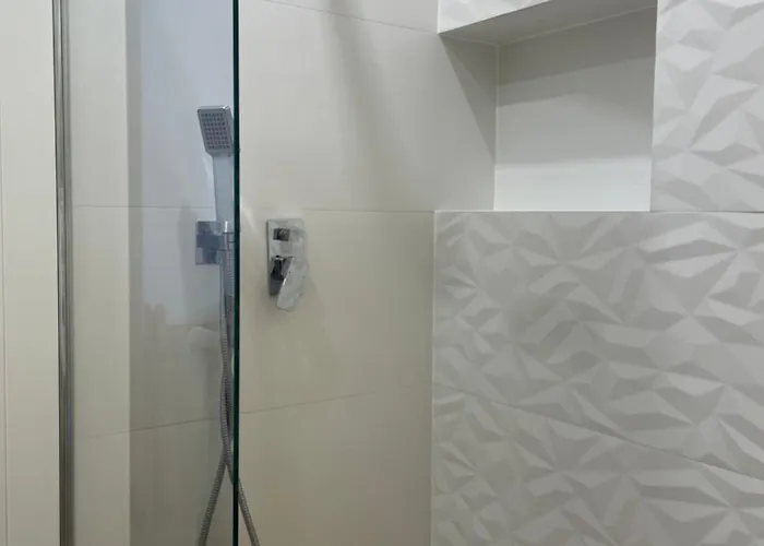 Absynt לינה וארוחת בוקר נובי טארג