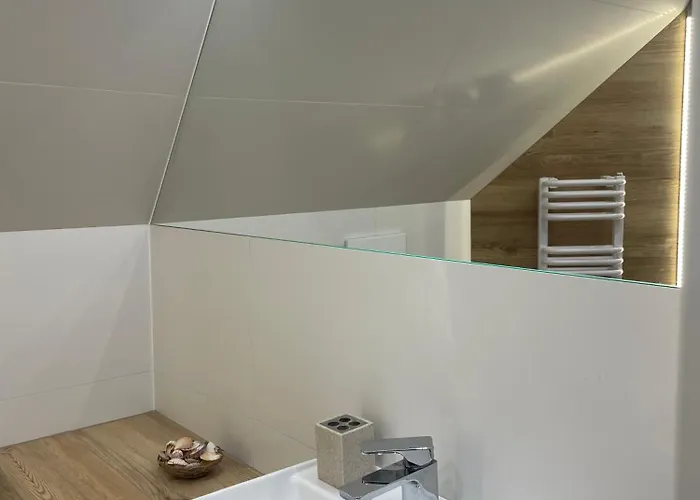 לינה וארוחת בוקר Absynt 3*